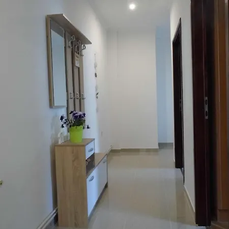 Schoene Gemuetliche Mit Meerblick, Wi-fi, Klimaanlage, Geeignet Auf Sehr Gute Lage, Apartamento *