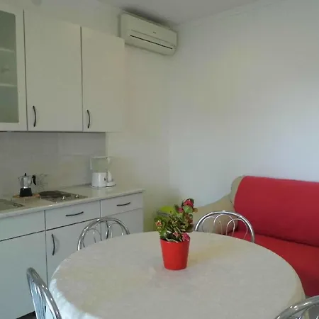 Apartament Schoene Gemuetliche Mit Meerblick, Wi-fi, Klimaanlage, Geeignet Auf Sehr Gute Lage, *