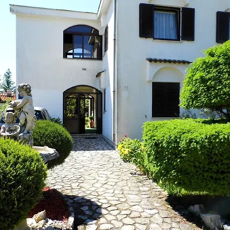 Schoene Gemuetliche Mit Meerblick, Wi-fi, Klimaanlage, Geeignet Auf Sehr Gute Lage, Apartament *
